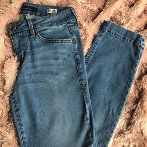 Level 99 crop jeans w/ cute split in cuff